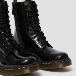 Dr. Martens 1490 Shiny Black Patent Lamper Boots Gals