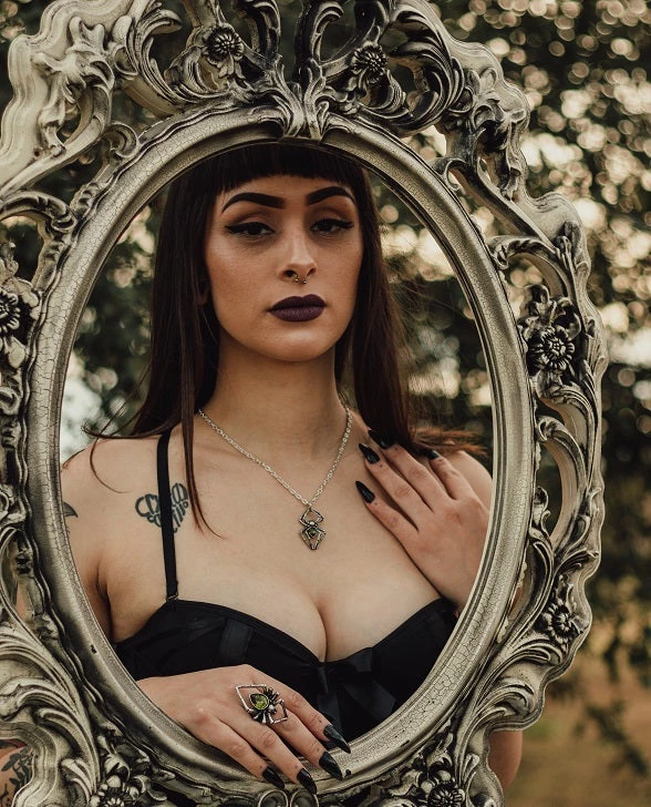 Alchemy Of England Accessories Emerald Venom Spider Ring 6 Alchemy Of England Accessories Emerald Venom Spider Ring