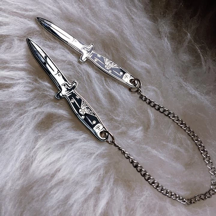 Nyxturna Double Switchblade & Chain Pin 3 Nyxturna Double Switchblade & Chain Pin
